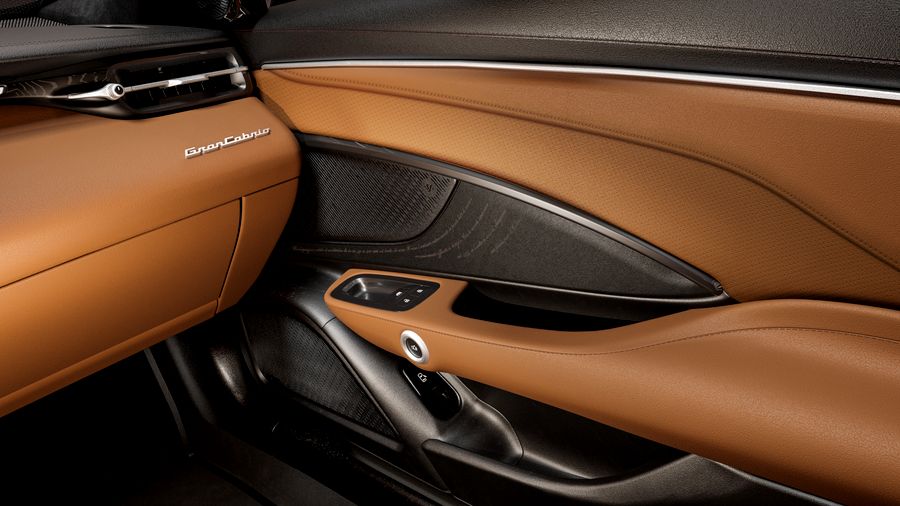 Maserati GranCabrio Folgore Tignanello_Interiors Details on the Dark Briar Wood Panel_result